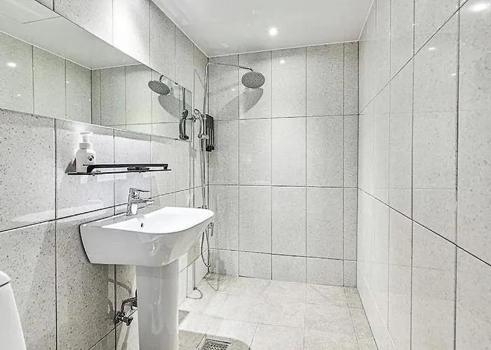 Wo Yongsan Station Motel