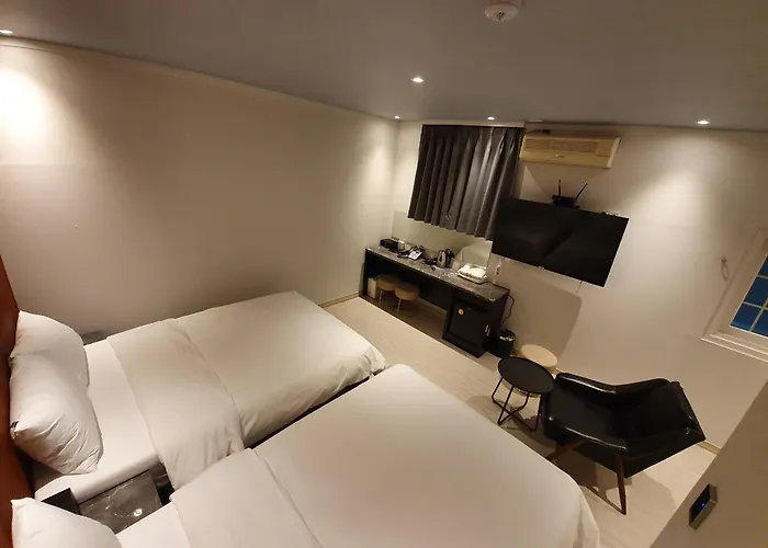 Wo Yongsan Station 3*